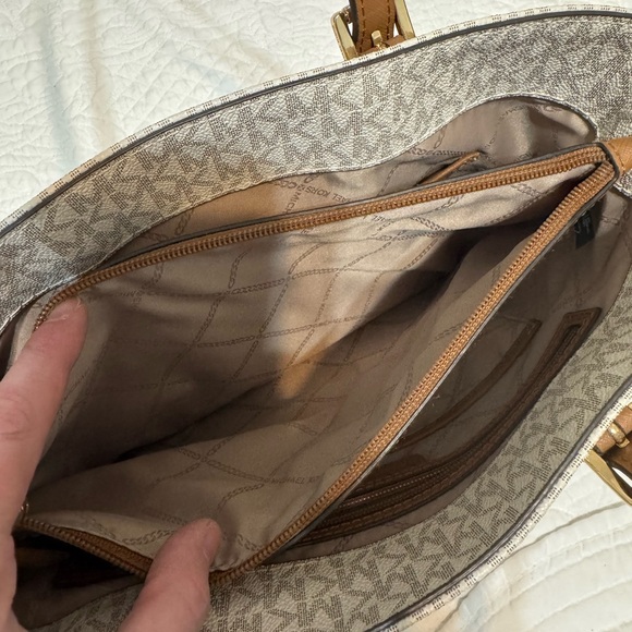 Michael Kors Tan and Cream Signature Tote - Picture 11 of 14